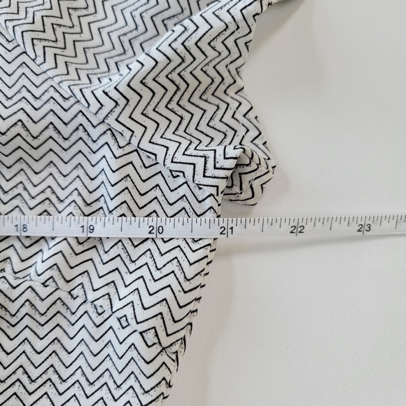 Lorena Rose Two Toned Chevron Patterned Short Sleeve Dress Size 14 - Picture 5 of 9